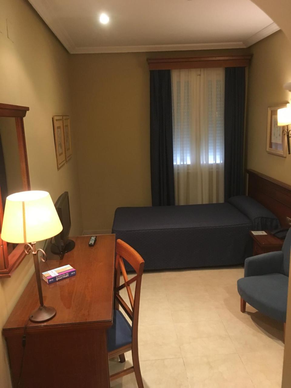 Hotel Manolo Mayo ロス・パラシオス・イ・ビジャフランカ エクステリア 写真