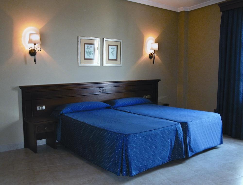 Hotel Manolo Mayo ロス・パラシオス・イ・ビジャフランカ エクステリア 写真